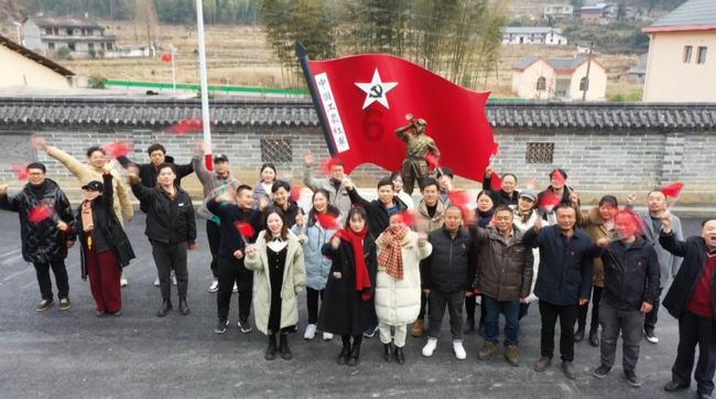 向佐谈到为何娶郭碧婷时说她没被“圈”污染，他为何敢这样大放厥词？游戏画面